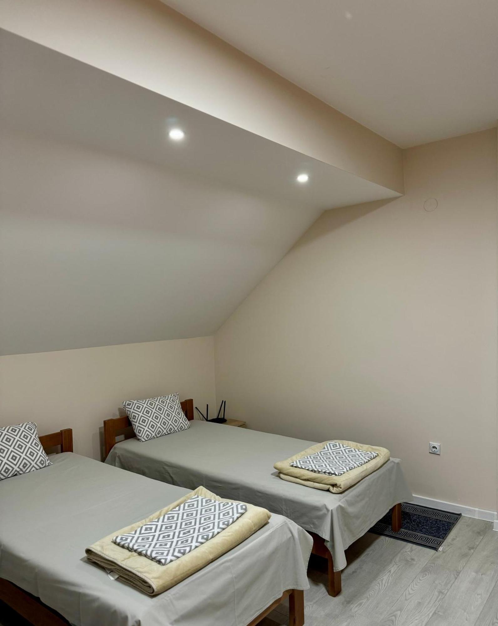 Chung cư 64 m² 2 phòng ngủ, 1 phòng tắm riêng ở Tutunovic Podrum Nis Ngoại thất bức ảnh